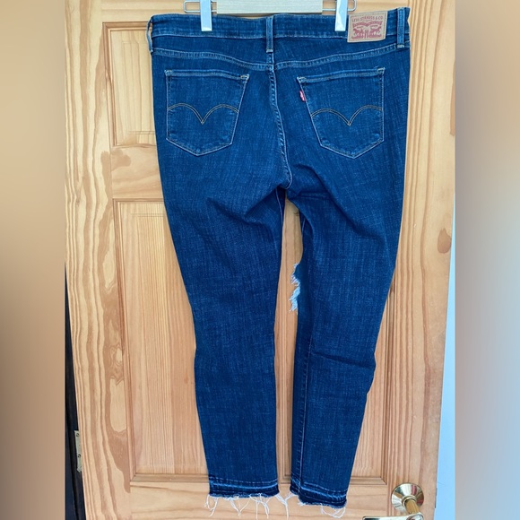 Levi’s 711 skinny jeans. - Picture 2 of 3